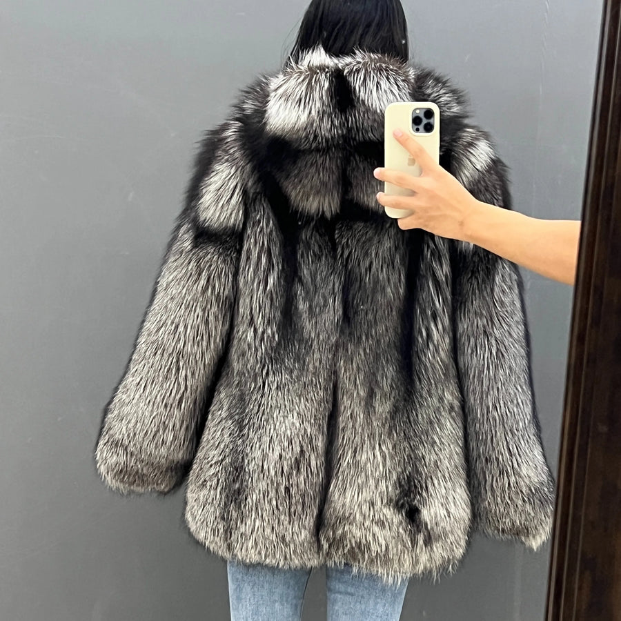 Cappotto da donna con cappuccio in ecopelliccia morbida, vestibilità ampia