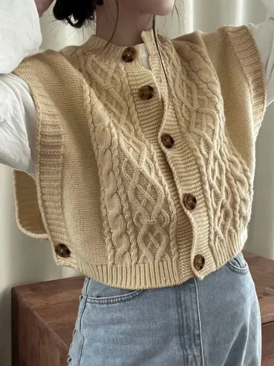 Strikket vest uten ermer med flettemønster og knapper for kvinner
