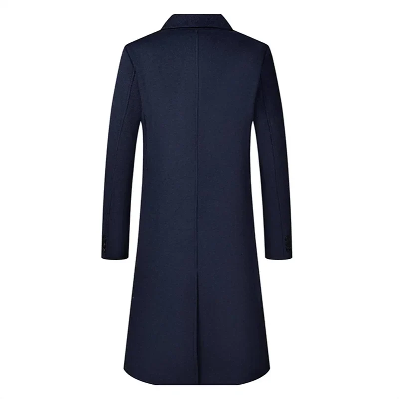 Abrigo largo gris para hombre con doble botonadura y estilo clásico
