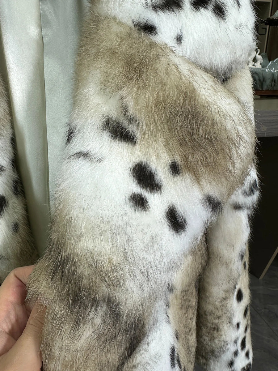 Kurzer Damenmantel mit beigefarbenem und schwarzem Animalprint, Reverskragen und langen Ärmeln