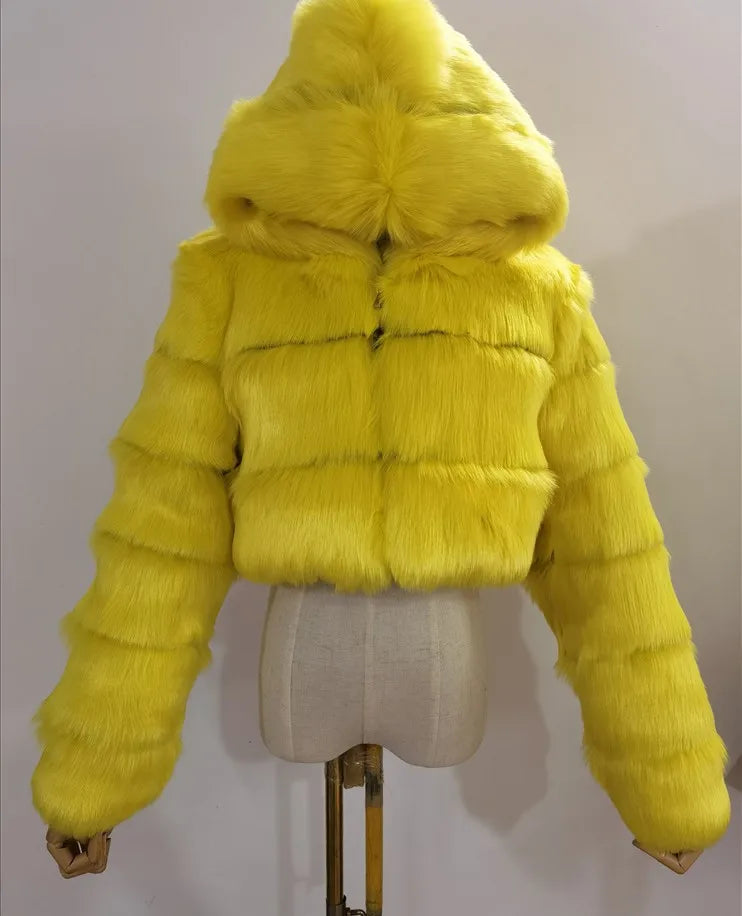Veste courte à capuche en fausse fourrure douce pour femme