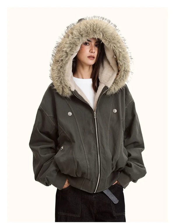 Damen-Bomberjacke mit Fleecefutter und Kapuze aus Kunstpelz
