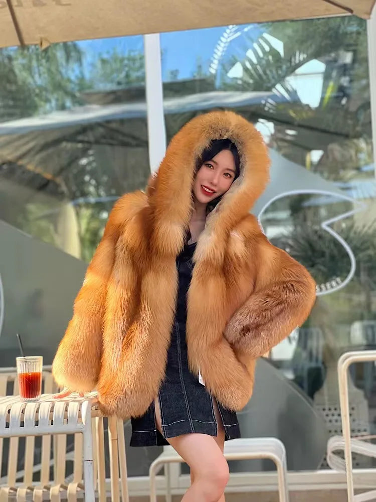 Cappotto da donna con cappuccio in ecopelliccia morbida, vestibilità ampia