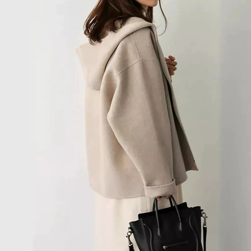 Chaqueta corta informal con capucha para mujer en beige claro