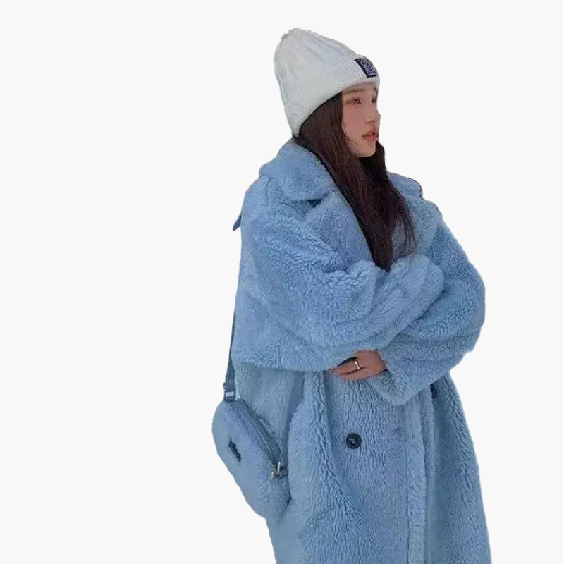 Długi, elegancki płaszcz damski w miejskim stylu – modny oversize na zimę