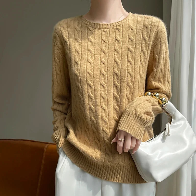 Damenpullover mit Rundhalsausschnitt aus Zopfmuster-Strick mit langen Ärmeln in Rosa