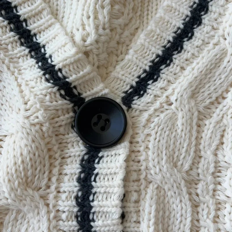 Cardigan tricoté crème rayé noir avec étoiles brodées