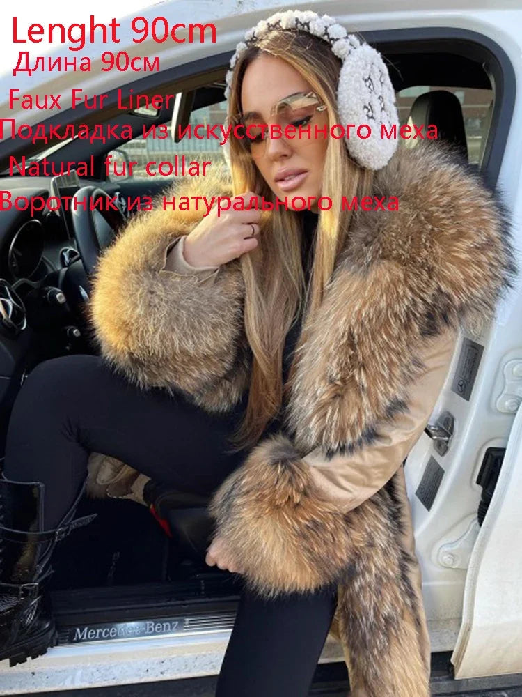 Lang svart parkas for kvinner med hette og fôr i fuskepels
