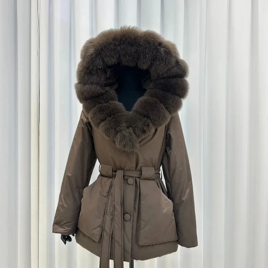 Doudoune courte femme avec capuche bordée de fourrure et ceinture