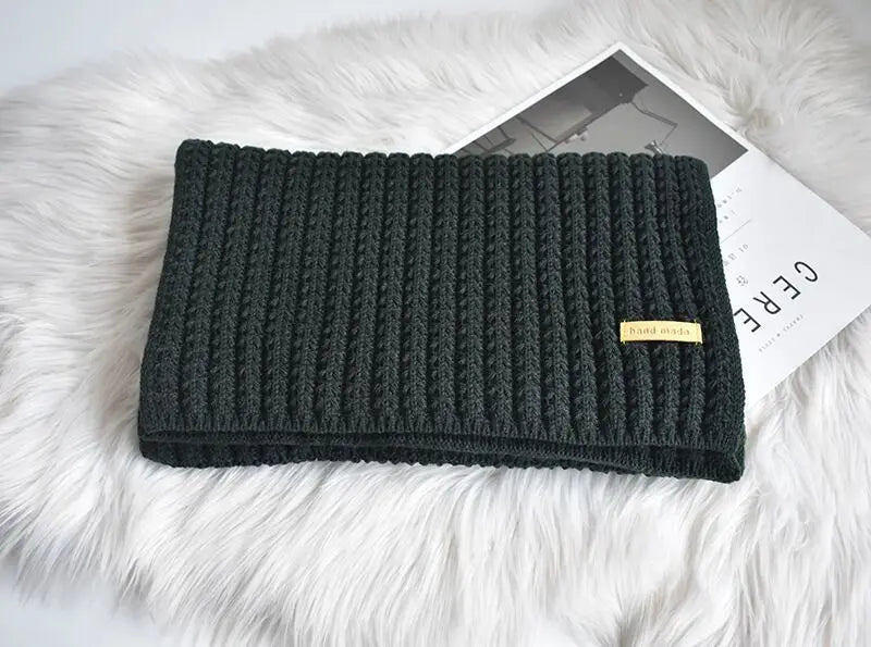 Weicher gerippter gestrickter Winterschal mit Etikett