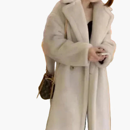 Długi, elegancki płaszcz damski w miejskim stylu – modny oversize na zimę