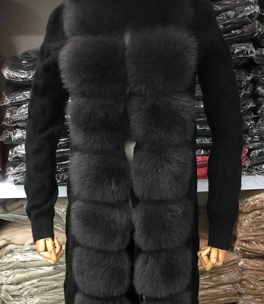 Lange Damen-Strickweste mit Zopfmuster und Felloptik-Besätzen