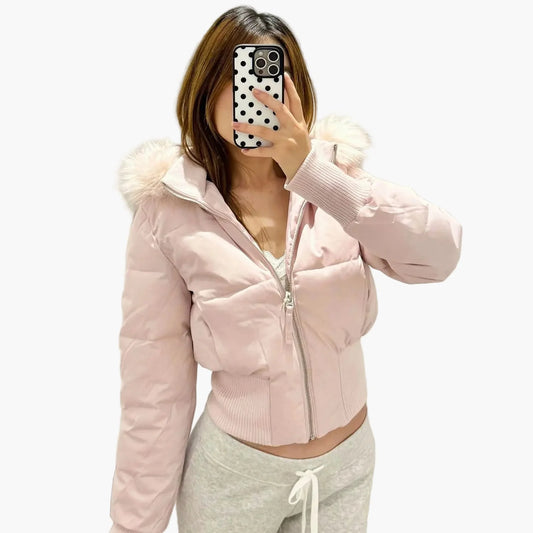 Damen-Daunenjacke im urbanen Stil mit Kapuze, tailliertem Schnitt und Kunstfellkragen für Herbst und Winter