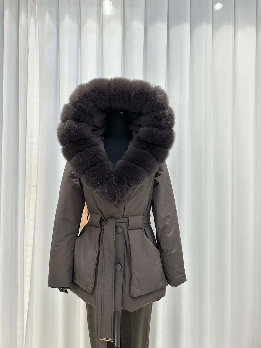 Doudoune courte femme avec capuche bordée de fourrure et ceinture