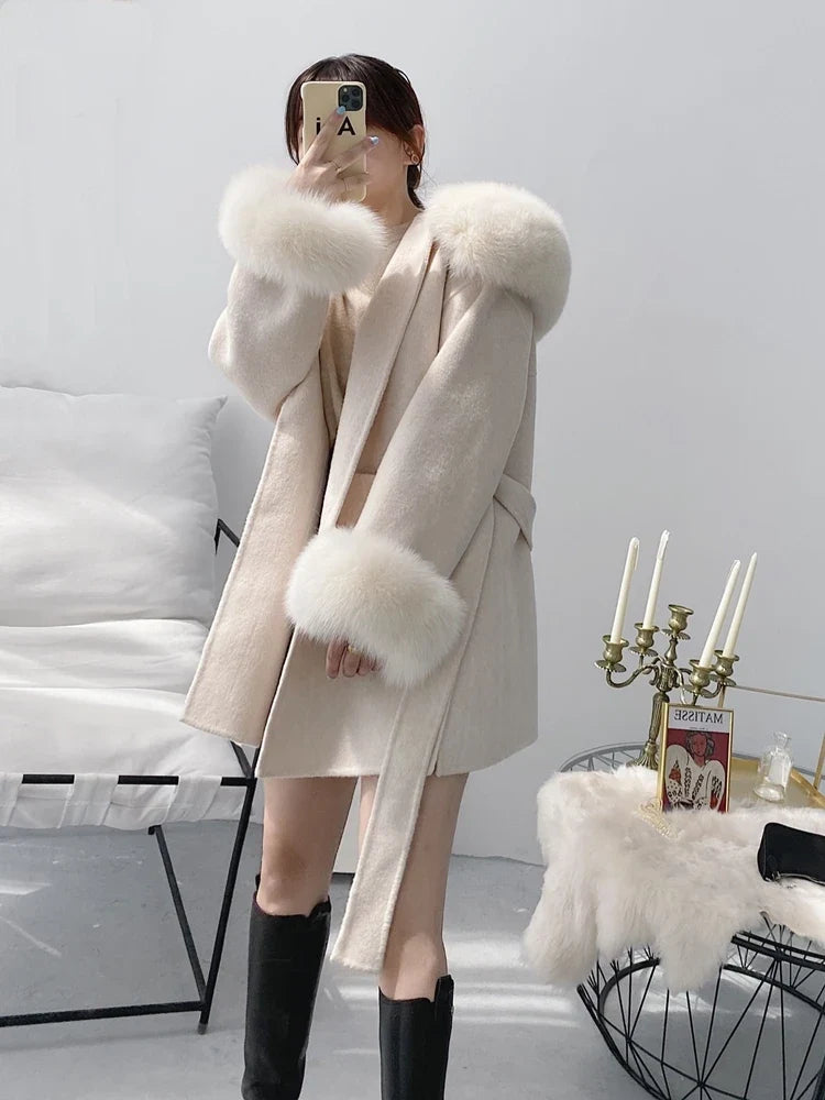 Abrigo elegante para mujer con capucha y mangas con ribete de piel sintética, cinturón extraíble