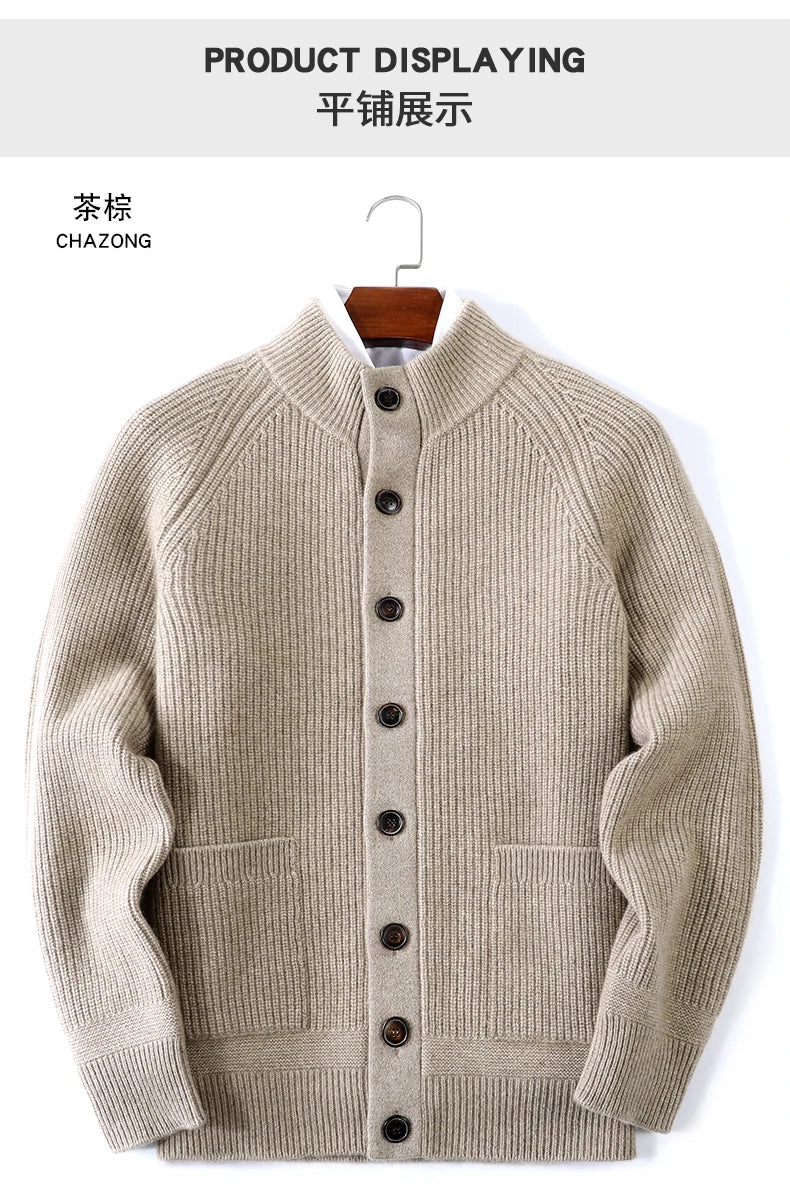Cardigan de punto acanalado beige para hombre con cuello alto y botones