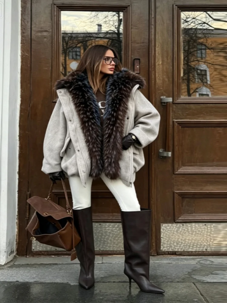 Veste courte femme coupe ample grise avec col et doublure d'aspect fourrure