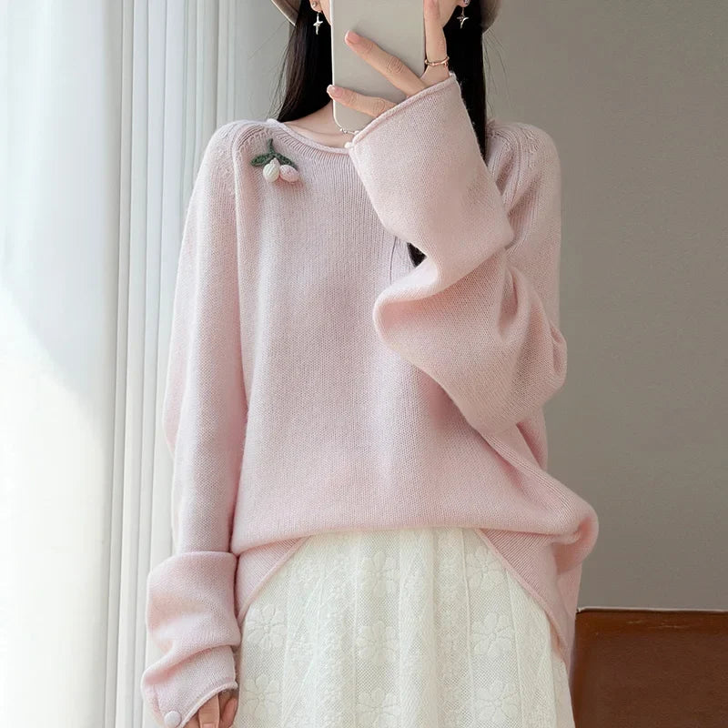 Oversized pullover til kvinder med lange ærmer og broderet mønster - fås i flere farver
