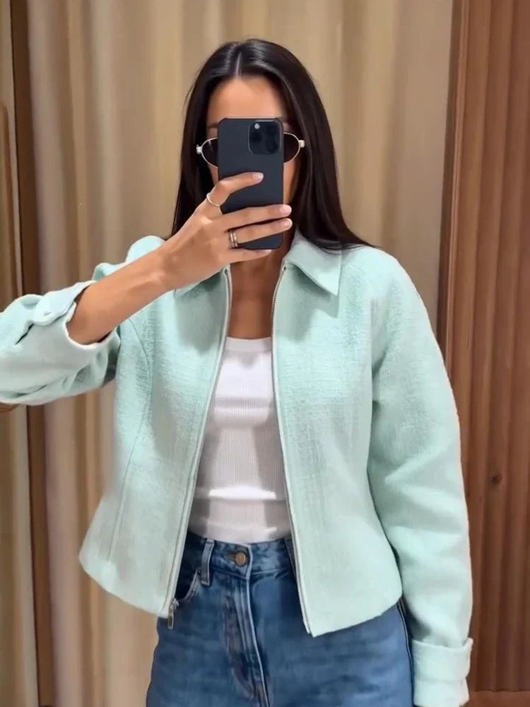 Women's short straight-cut mint jacket with shirt collar and zip closure