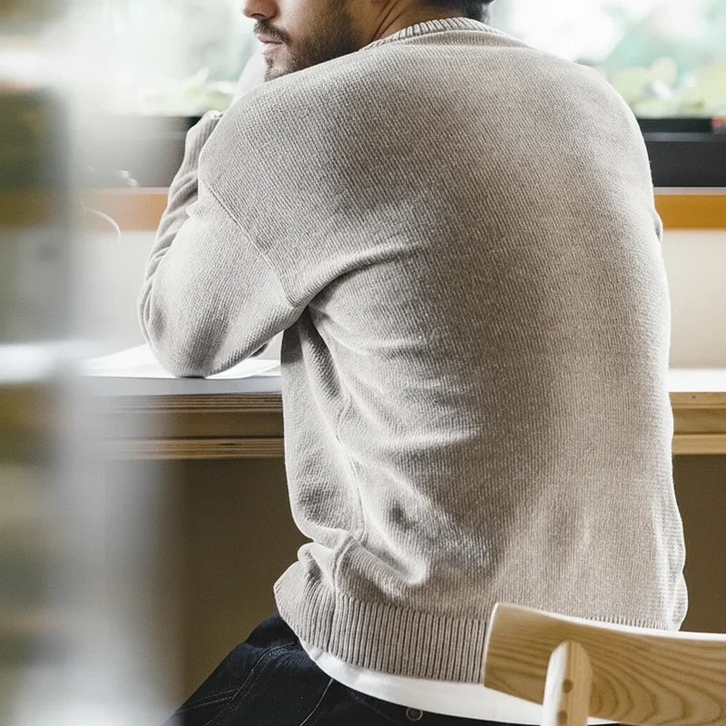 Stickad herrtröja med rund hals och långa ärmar - blekt svart