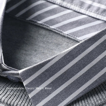 Herrestrik med skjortekrave og lag-på-lag-effekt, casual chic stil, ideel til kontor og hverdag