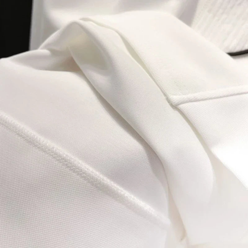 Asymmetrisk sweatshirt med rund halsringning, dekorativ ficka och snören - svart eller vit