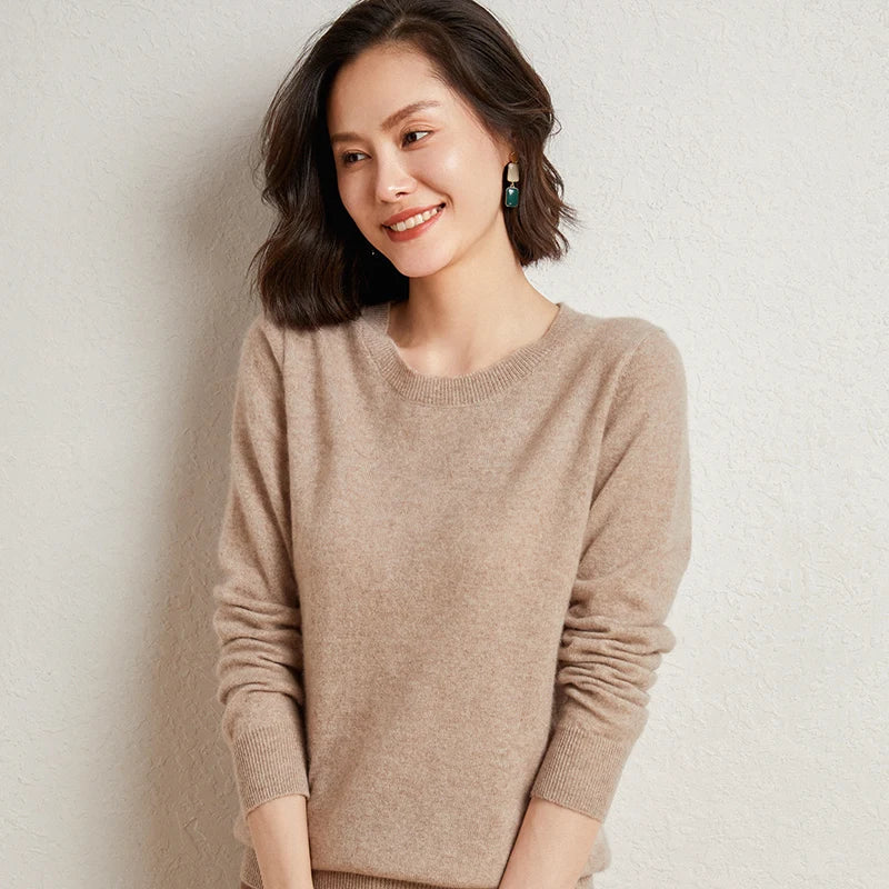 Women's soft-knit solid-color crew-neck long-sleeve sweater