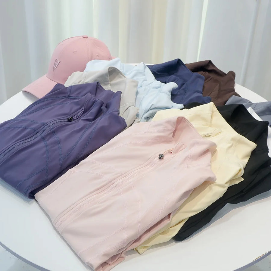 Giacca sportiva da donna con cerniera, colletto rialzato, maniche lunghe e aperture per i pollici