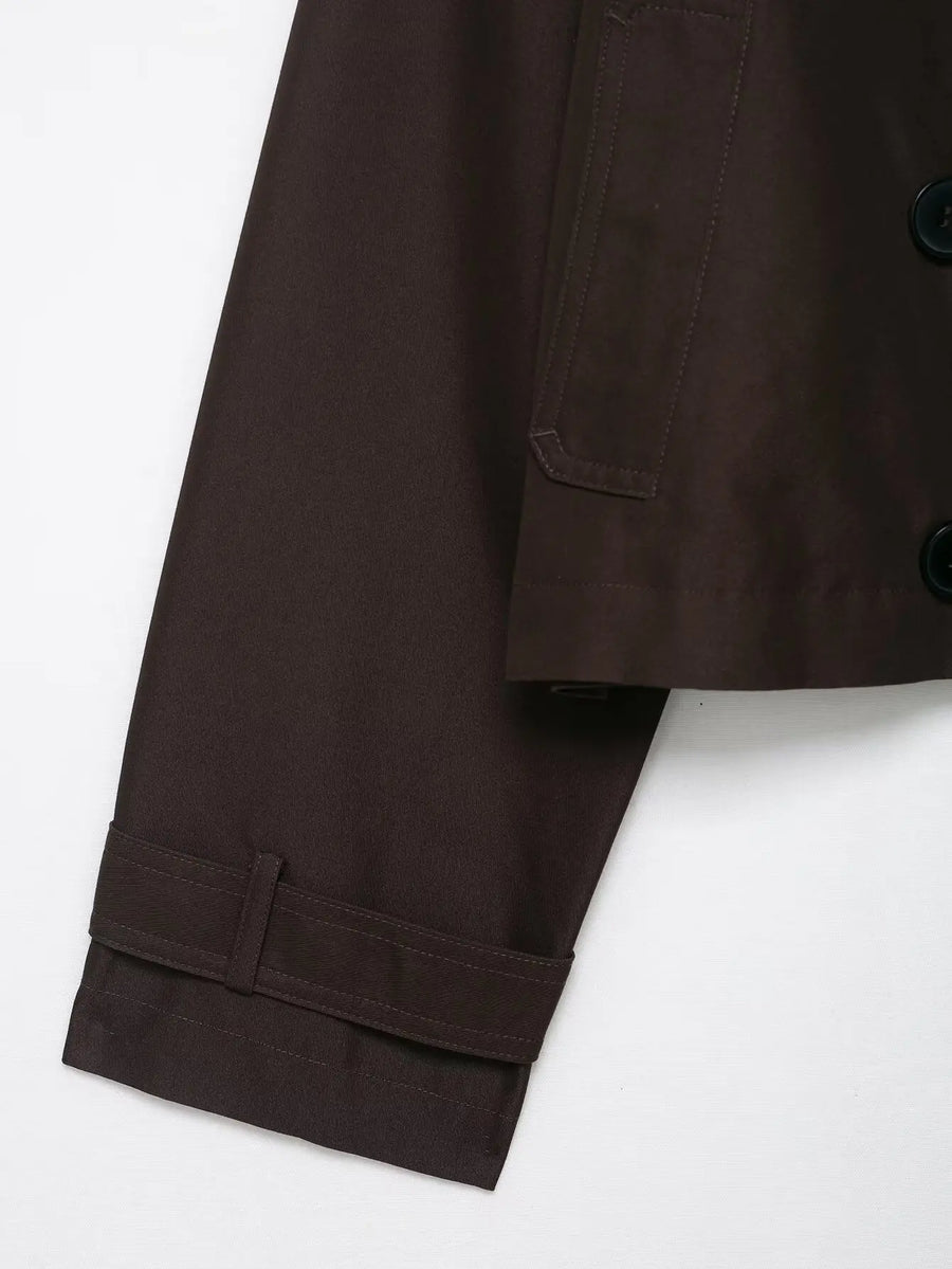 Kort trenchcoat til dame med dobbeltspent lukking og lange ermer, beige eller brun