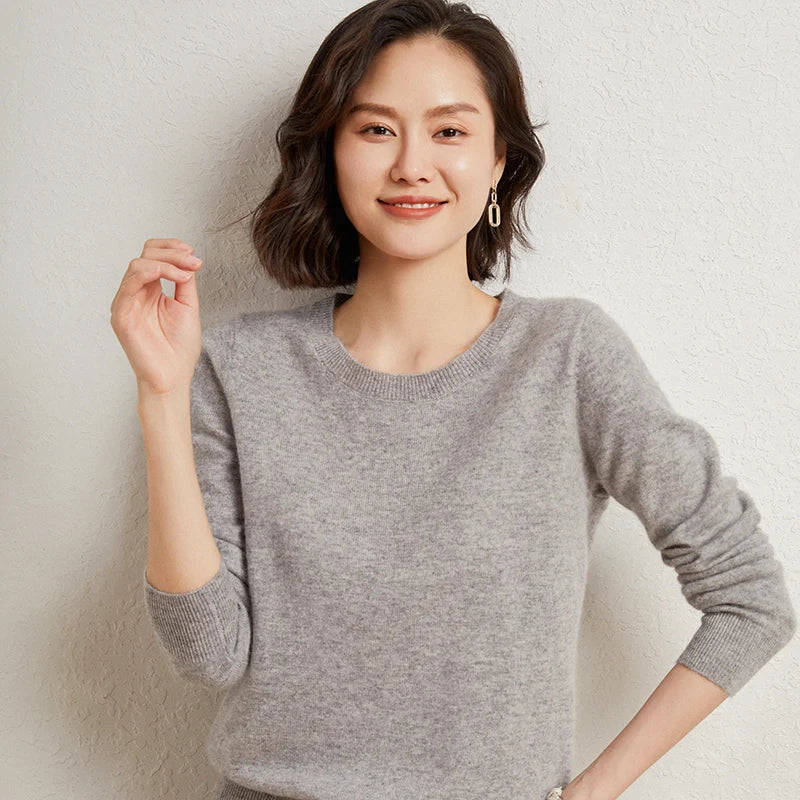 Women's soft-knit solid-color crew-neck long-sleeve sweater