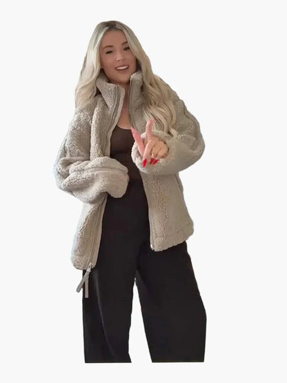 Chaqueta estilo peluche para mujer – Look a la moda y confort óptimo para el invierno