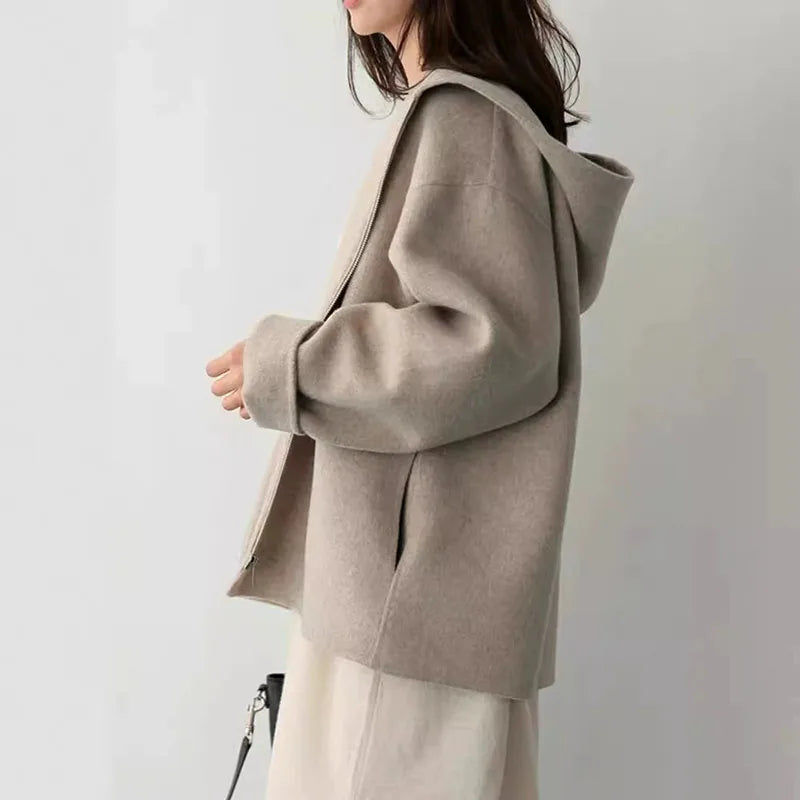 Chaqueta corta informal con capucha para mujer en beige claro
