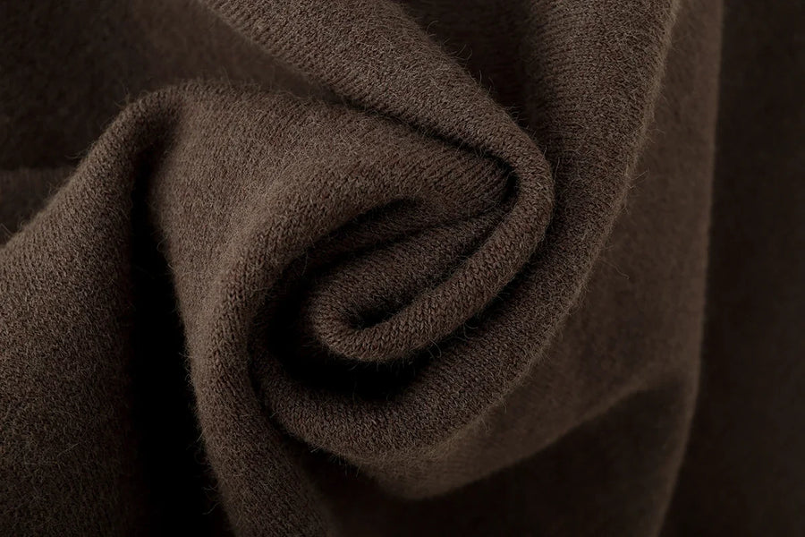 Elegant, varm poncho til damer i sort eller brun, løs pasform til udendørs brug