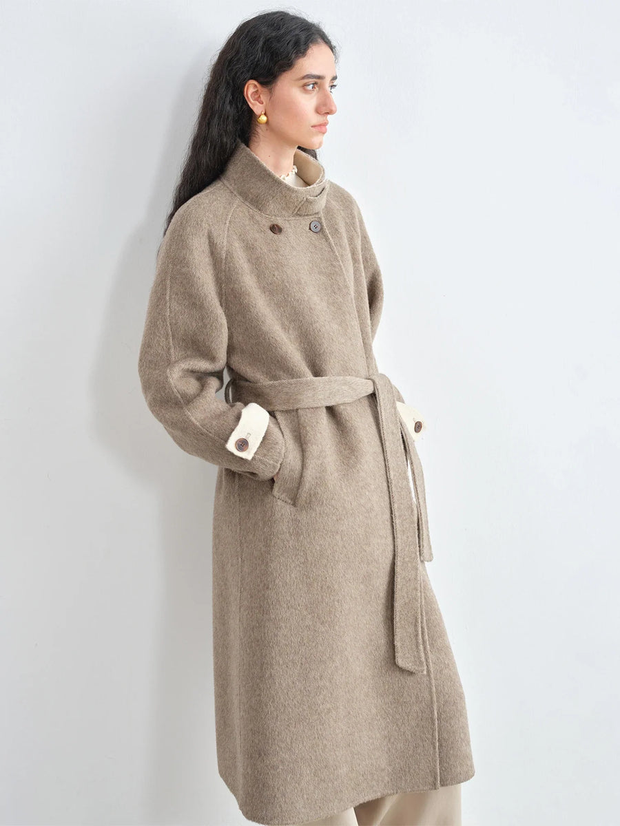Manteau long femme taupe ceinturé col montant double boutonnage