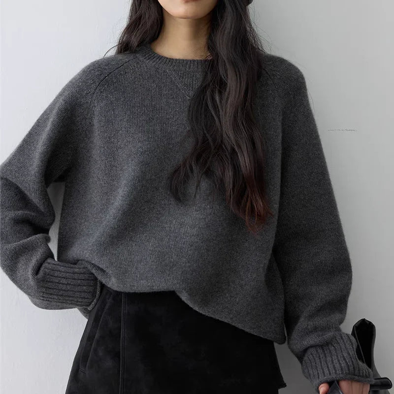 Oversize-Pullover aus feinem Strick mit Rundhalsausschnitt in Dunkelgrau