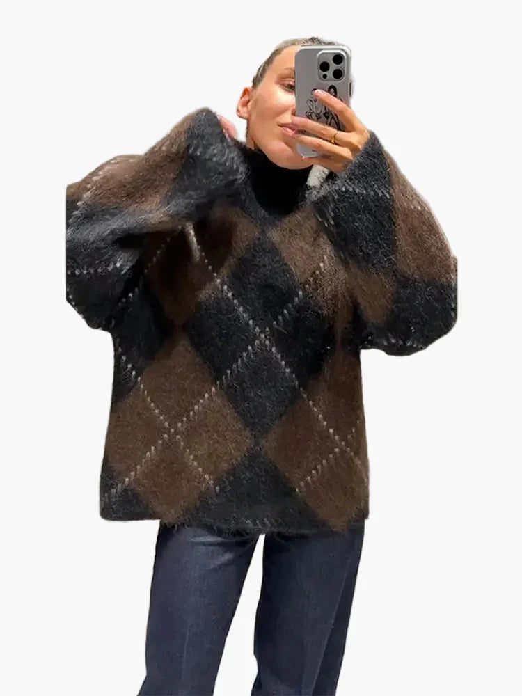 Oversized diamond pattern pullover for women, casual and trendy style, ideal for autumn and winter