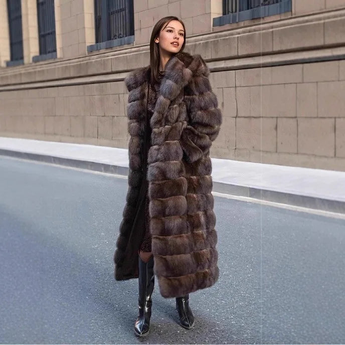 Cappotto lungo da donna con cappuccio in ecopelliccia spessa marrone