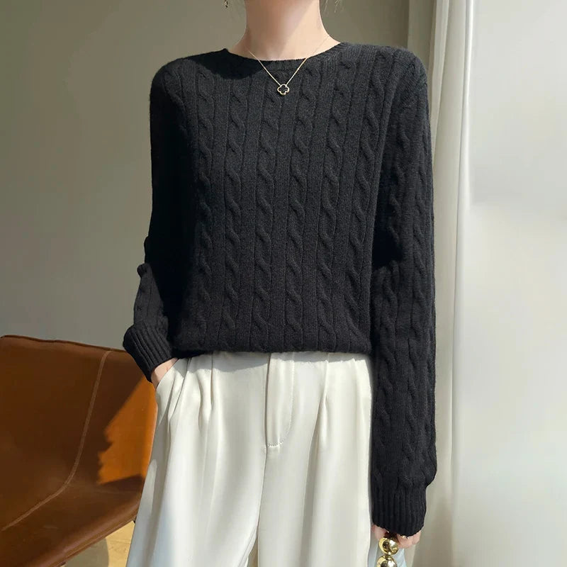 Damenpullover mit Rundhalsausschnitt aus Zopfmuster-Strick mit langen Ärmeln in Rosa