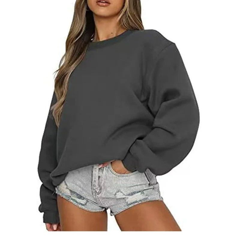 Ensfarvet, løstsiddende sweatshirt til kvinder med rund hals og lange ærmer