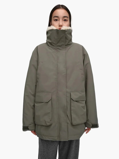Cappotto invernale donna stile casual con collo foderato e tasche ampie