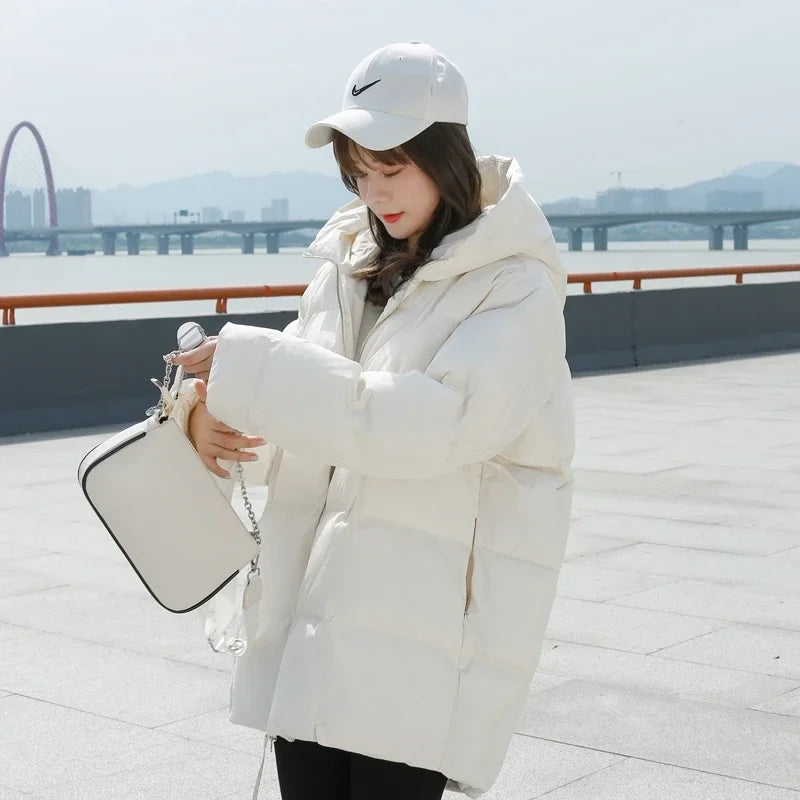 Piumino corto trapuntato oversize bianco da donna con cappuccio