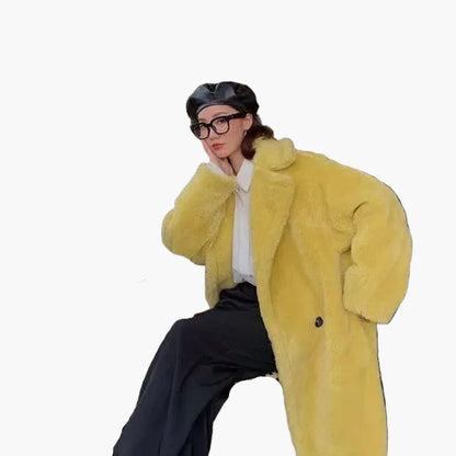 Długi, elegancki płaszcz damski w miejskim stylu – modny oversize na zimę
