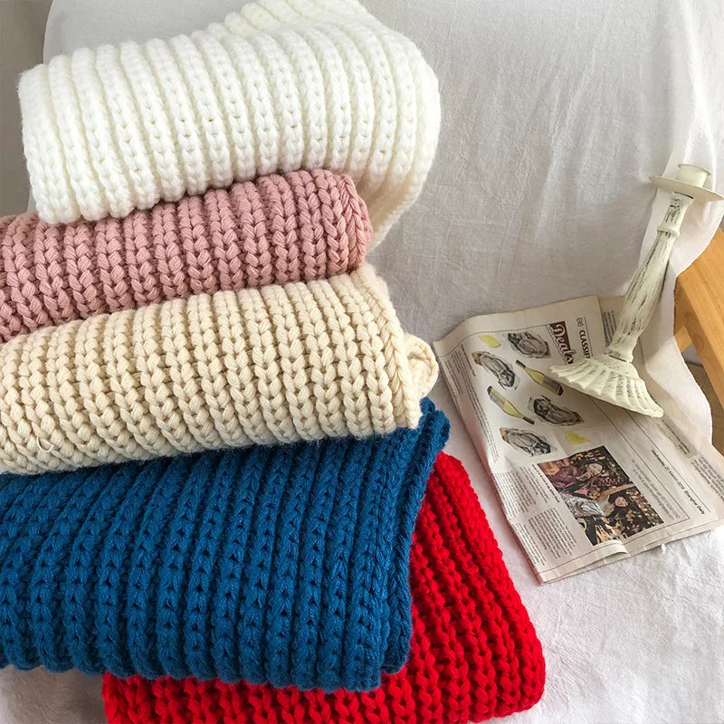 Weicher gerippter gestrickter Winterschal mit Etikett