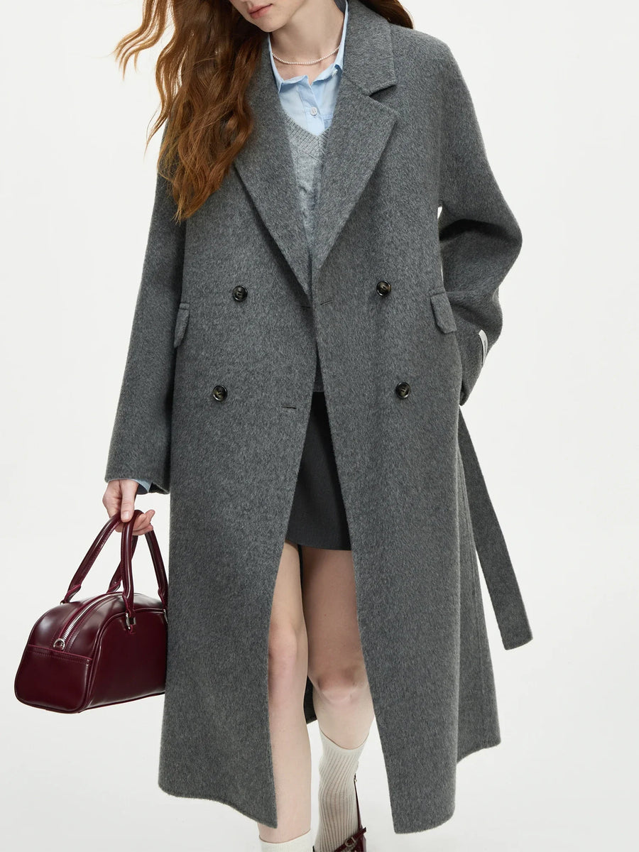 Cappotto lungo da donna dal taglio dritto con cintura in vita e revers ampi