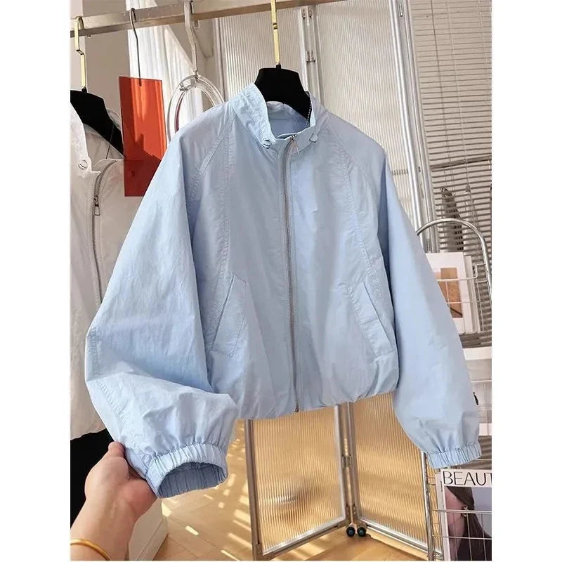 Chaqueta cortavientos ligera para mujer, cuello alto y cierre de cremallera, azul claro o blanca