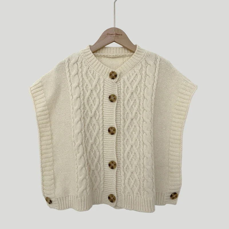 Strikket vest uten ermer med flettemønster og knapper for kvinner