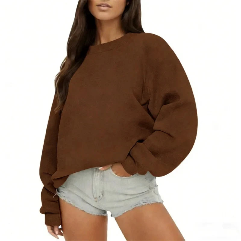 Ensfarvet, løstsiddende sweatshirt til kvinder med rund hals og lange ærmer