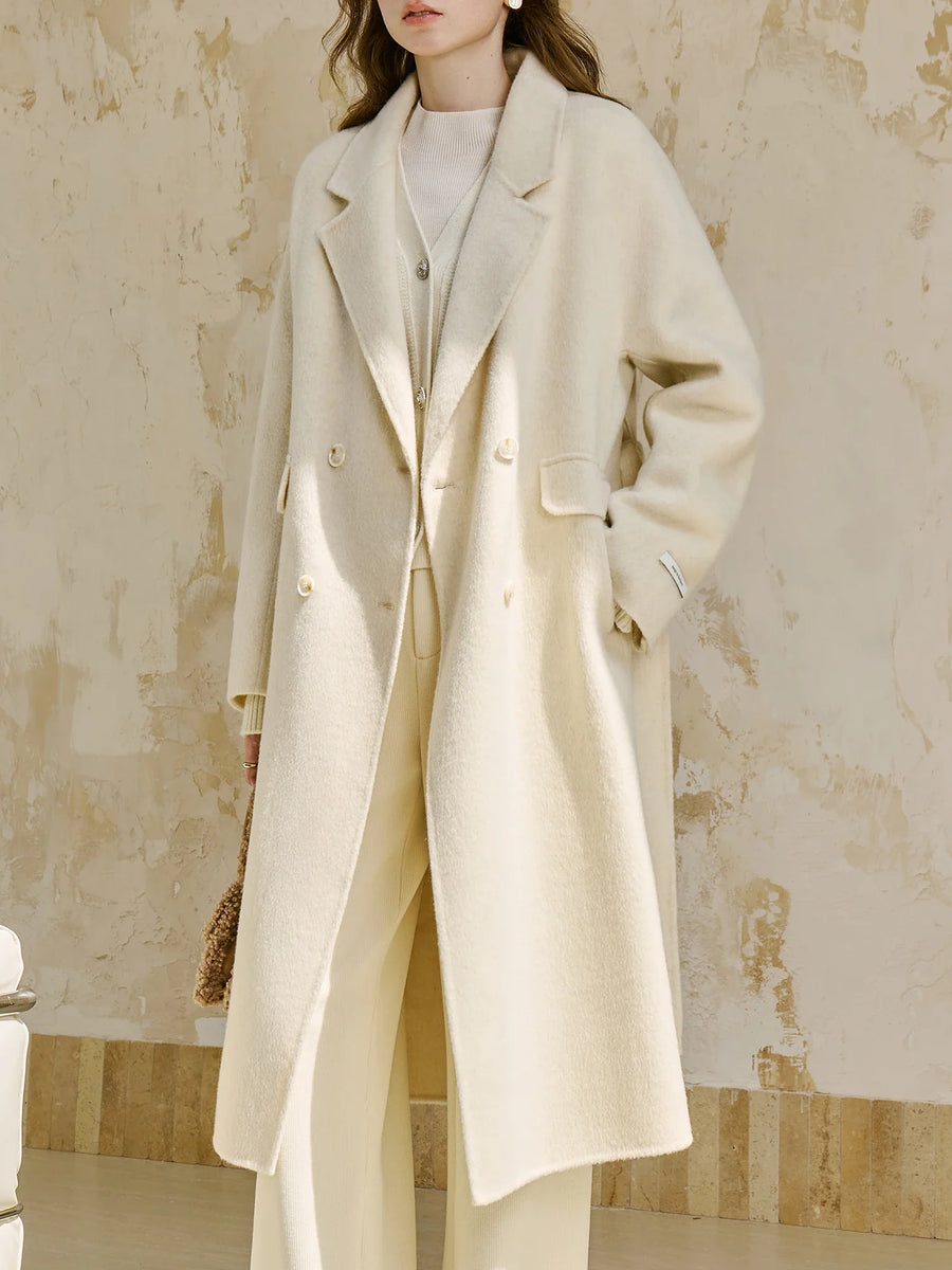 Cappotto lungo da donna dal taglio dritto con cintura in vita e revers ampi