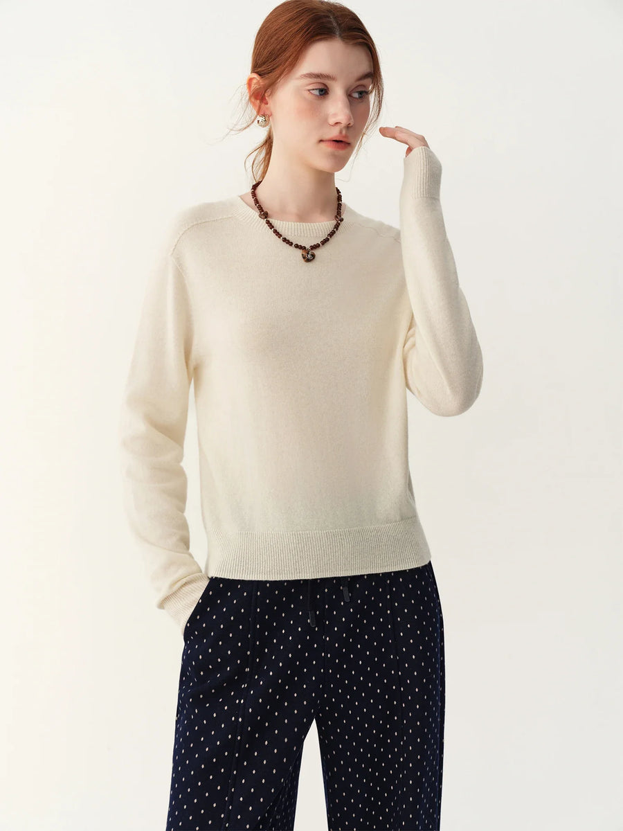 Maglione da donna morbido con collo rotondo e maniche lunghe, disponibile in diversi colori