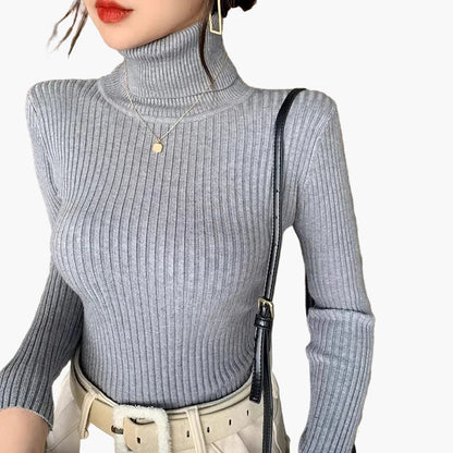Prążkowany sweter damski z golfem i długimi rękawami - elegancki i uniwersalny styl